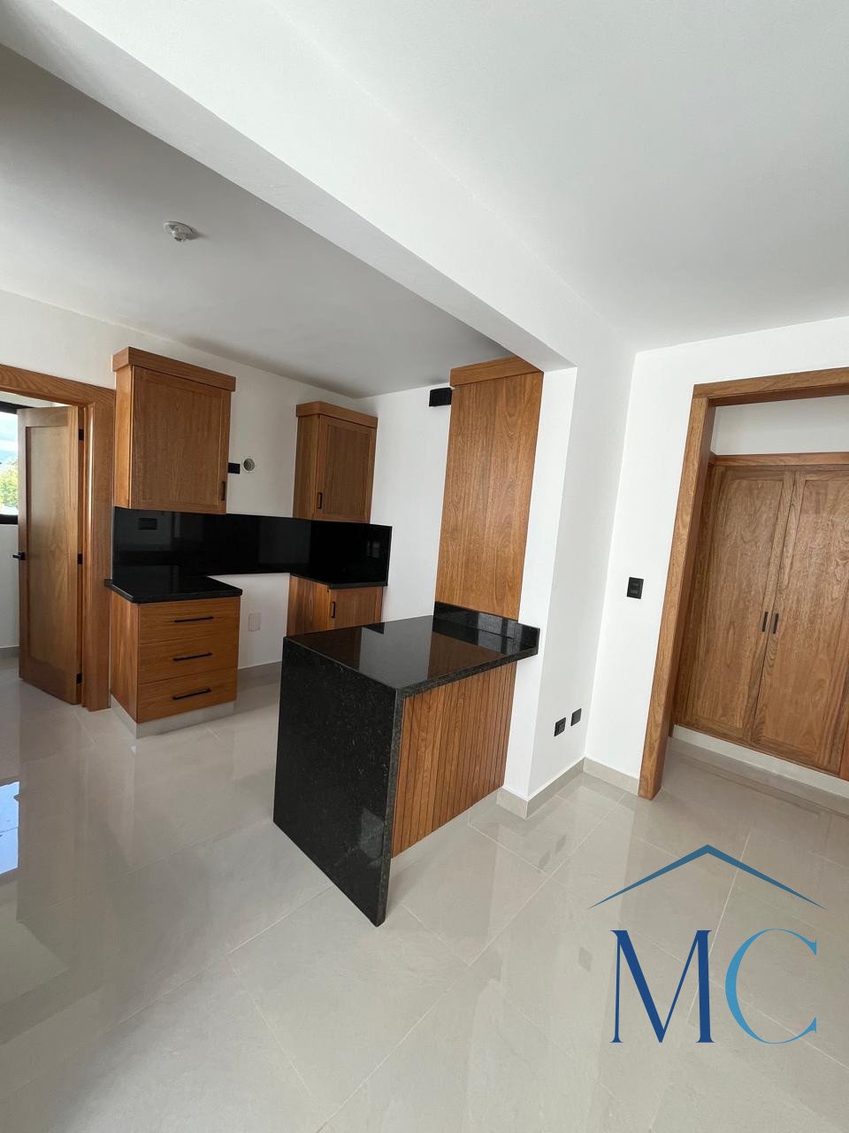 Acogedor Apartamento de 2 Habitaciones con Patio y Terraza Privada
