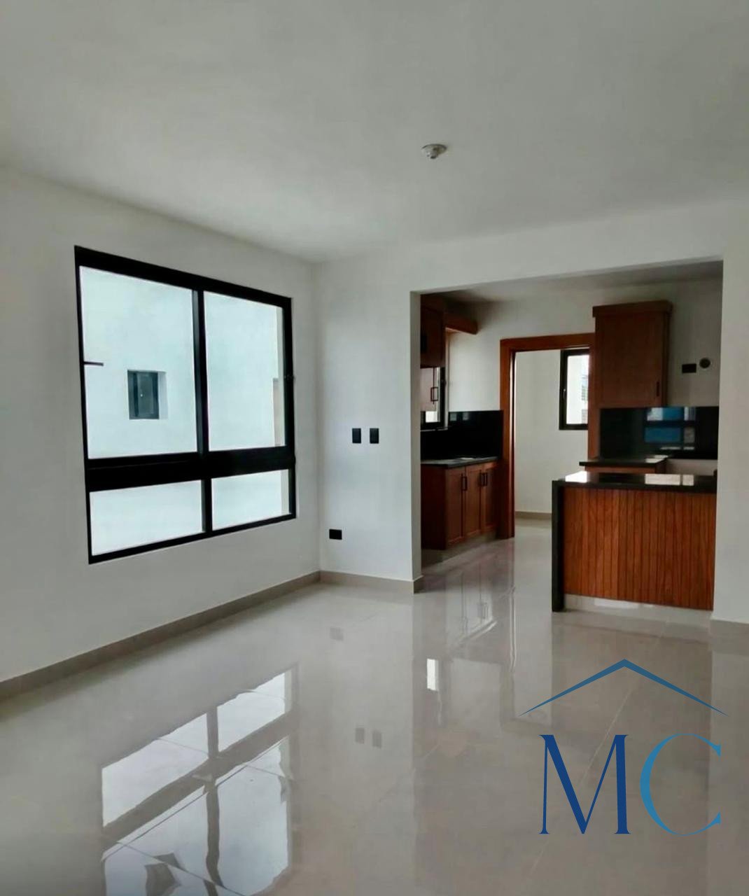 Acogedor Apartamento de 2 Habitaciones con Patio y Terraza Privada - Foto 2