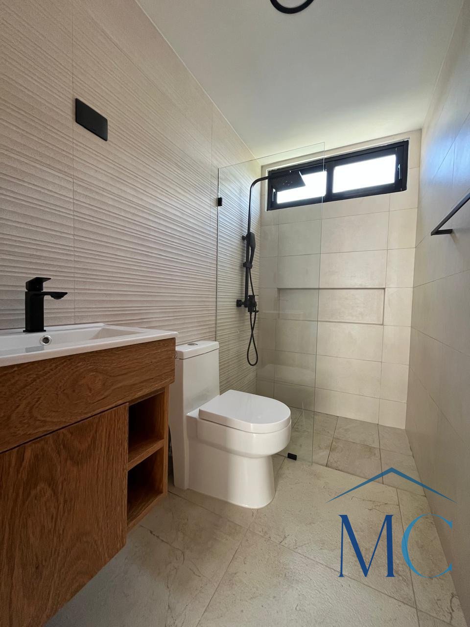 Acogedor Apartamento de 2 Habitaciones con Patio y Terraza Privada - Foto 5