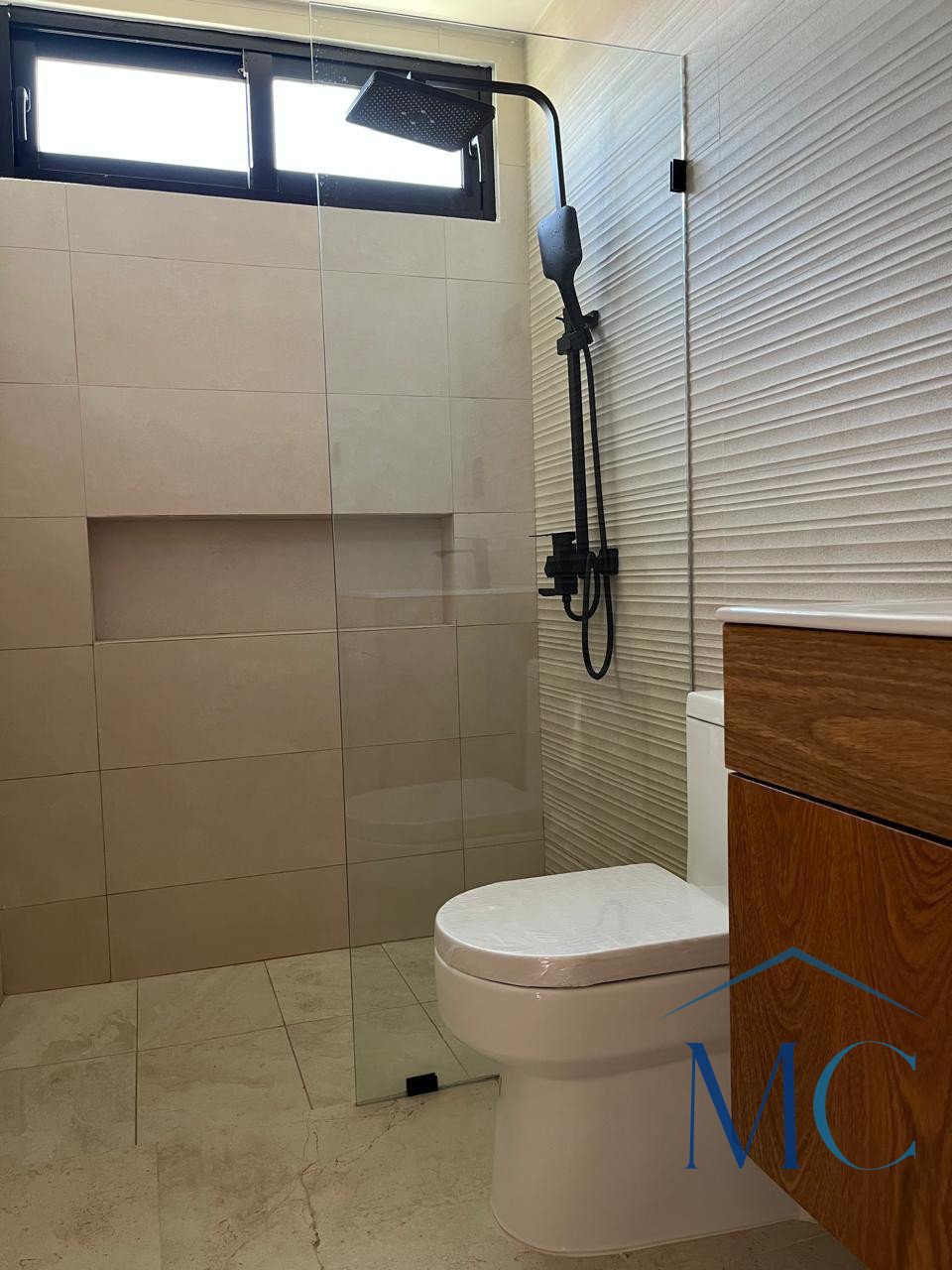 Acogedor Apartamento de 2 Habitaciones con Patio y Terraza Privada - Foto 6