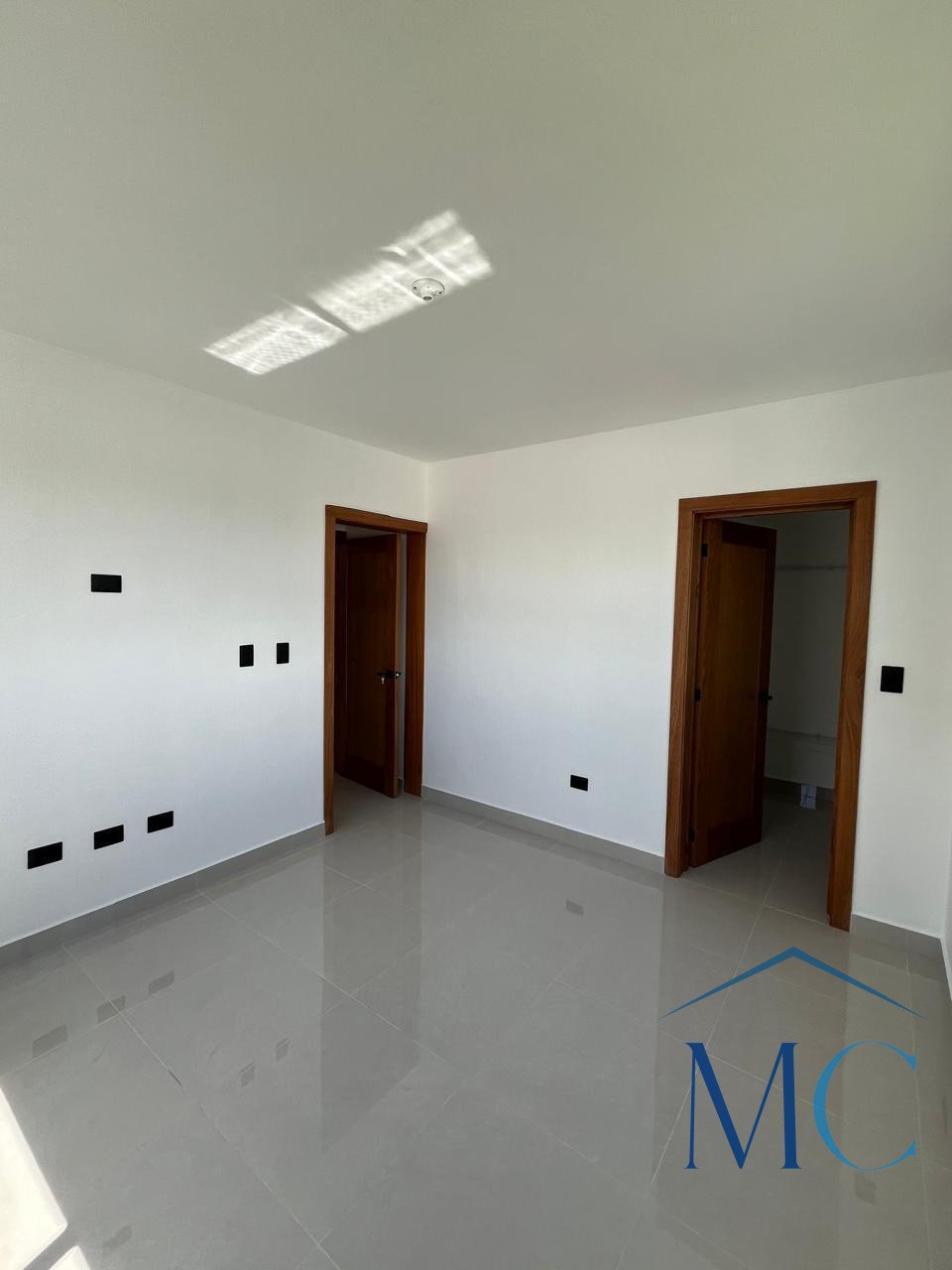 Acogedor Apartamento de 2 Habitaciones con Patio y Terraza Privada - Foto 8