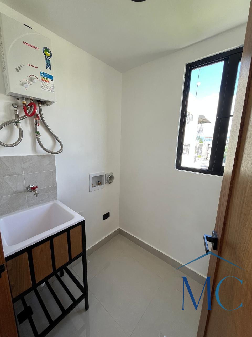 Acogedor Apartamento de 2 Habitaciones con Patio y Terraza Privada - Foto 11