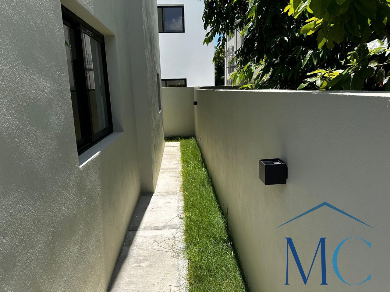 Acogedor Apartamento de 2 Habitaciones con Patio y Terraza Privada - Foto 14