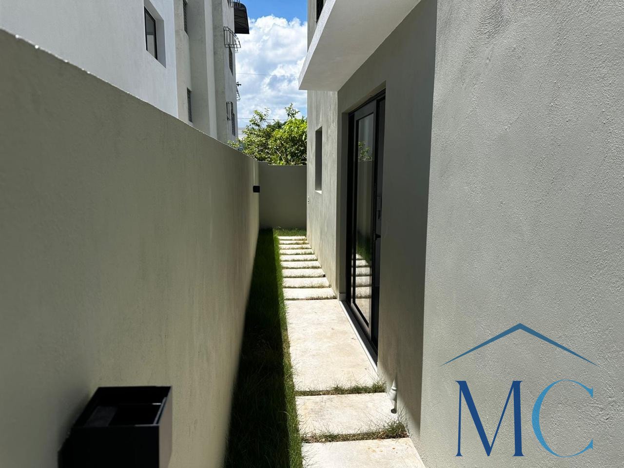 Acogedor Apartamento de 2 Habitaciones con Patio y Terraza Privada - Foto 15