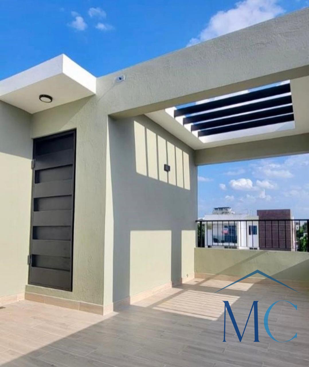 Acogedor Apartamento de 2 Habitaciones con Patio y Terraza Privada - Foto 16